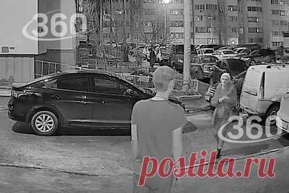 Пьяный россиянин напал на приехавшую помочь ему девушку-фельдшера. В Казани нетрезвый мужчина напал на приехавшую помочь ему девушку-фельдшера. Об этом сообщает портал «Татар информ». Когда врачи вошли в квартиру россиянина, тот напал на них и бросил фельдшеру в лицо стеклянный стакан. Несмотря на травмы, фельдшер продолжила работу и поехала на следующий вызов.