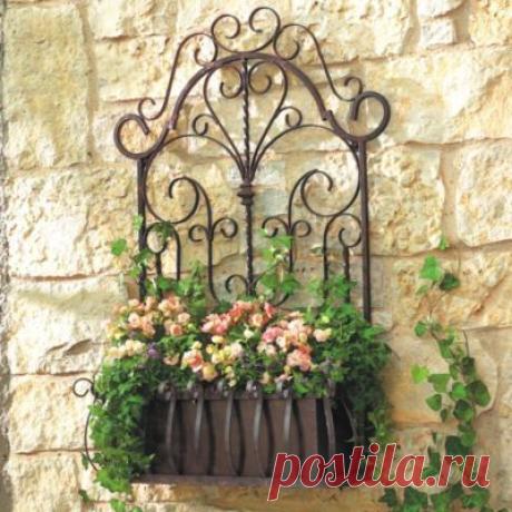 La Reine Wall Planter