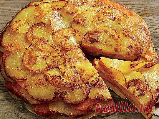 Вкусный картофель «Буланжер»

Вам понадобится:
- 1 кг картофеля
- 2 головки репчатого лука
- 60 гр. сливочного масла
- 400 мл. молока
- соль
- молотый черный перец

Приготовление:
Очистите и нарежьте картофель тонкими ломтиками — примерно 2 мм толщиной. Лук нарежьте тонкими кольцами. Посолите и поперчите ломтики картофеля.

Смажьте форму для запекания сливочным маслом. Выложите в форму слой картофельных ломтиков, затем слой лука, повторите так несколько раз.

Аккуратно выл...