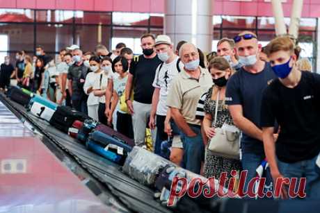 Россиянка описала ситуацию в аэропорту Шарм-эш-Шейха словами «месиво из людей». Отдохнувшая в Шарм-эш-Шейхе россиянка пожаловалась на мучения из-за многочасовых очередей в аэропорту. Автор поста призналась, что все положительные впечатления об отпуске испортила ситуация перед обратным вылетом. По ее словам, сотрудники аэропорта намеренно «издеваются» над пассажирами.