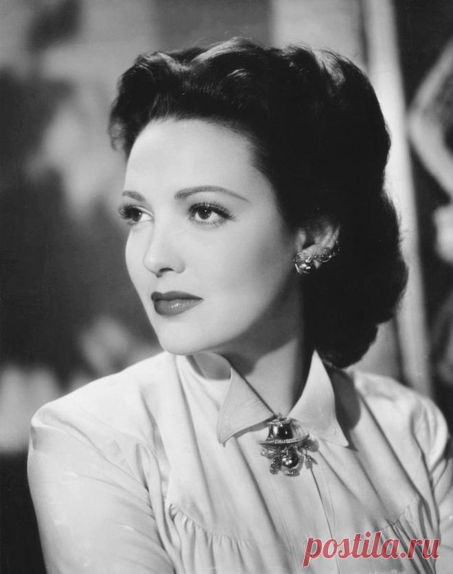 Линда Дарнелл, 16 октября, 1923
 • 10 апреля 1965