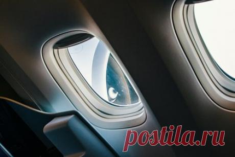 Boeing со 166 пассажирами резко сменил курс из-за треснувшего лобового стекла. Самолет Boeing 737 американской авиакомпании United Airlines резко сменил курс из-за треснувшего лобового стекла. Нештатная ситуация произошла на рейсе из Лас-Вегаса в Вашингтон, США. Уточняется, что из-за обнаруженного дефекта лайнер был вынужден совершить посадку в Денвере. На борту находилось 166 пассажиров.