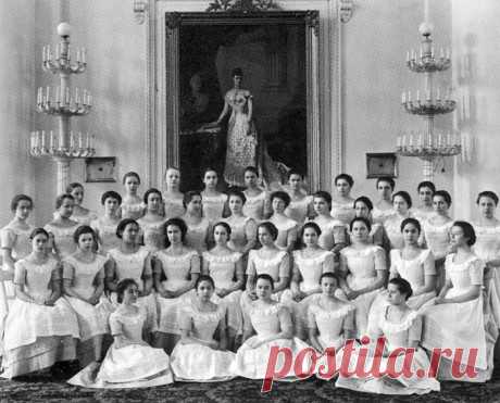 30 фотографий Смольного института благородных девиц, где воспитывали лучших фрейлин и добропорядочных жён