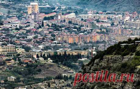 Международный суд ООН обязал Азербайджан обеспечить безопасность армян в Нагорном Карабахе. Баку также должен обеспечить быстрое, безопасное и беспрепятственное возвращение тех, кто покинул Нагорный Карабах после 19 сентября и хочет вернуться, и выезд тех, кто остался в регионе и хочет уехать