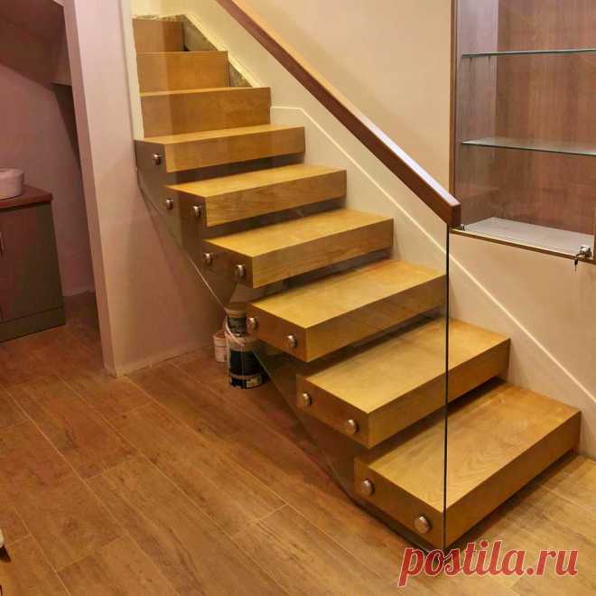 Консольная лесенка и ограждения из стекла