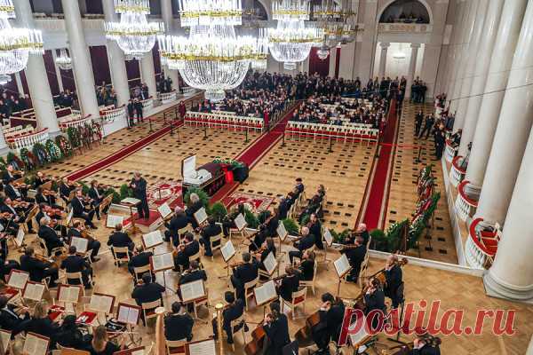 Прощание с дирижером Юрием Темиркановым. Фоторепортаж. В Петербурге простились с народным артистом СССР и художественным руководителем Санкт-Петербургской филармонии имени Шостаковича Юрием Темиркановым. Ему было 84 года. Кадры с прощания — в материале РБК