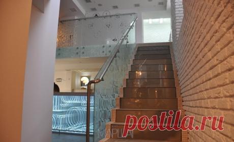 Лестницы, ограждения, перила из стекла, дерева, металла Маршаг – Самонесущие перила лестничные