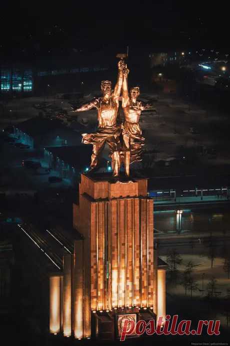 Скульптура «Рабочий и колхозница» — символ советской эпохи