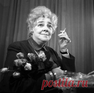 Фаина Раневская-Включена в десятку выдающихся актрис 20 века (1992, «Who is who», Лондон) « Ностальгия по советскому