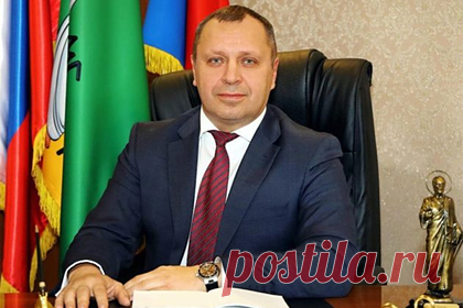 Главу города в Кузбассе отправили в отставку за вечеринку во время траура. Глава Прокопьевска Вячеслав Старченко отправлен в отставку за вечеринку в честь своего назначения на пост, которую он устроил во время траура в Кемеровской области. Об этом сообщил губернатор региона Сергей Цивилев. Экс-глава Прокопьевска вступил в свою должность 25 ноября. Таким образом он пробыл на посту один день.