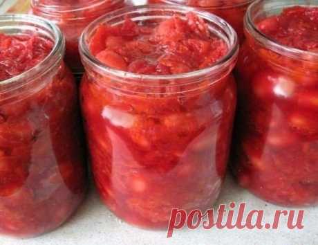 Заправка для борща с фасолью

2 кг.моркови - на крупную терку,
2 кг. лука - полукольцами,
2 кг.помидор - дольками.
Все по отдельности обжарить на растительном масле. Затем 2 кг. свеклы отварить - на крупной терке, 3 стакана фасоли отварить. Все смешать. Добавляем - 0,5 л. растит.масла, 0,5 л. теплой воды, 1 стакан сахара, 100 гр.соли и 150 гр.уксуса. Перемешать тушить где-то минут 30, разложить по банкам и закатать. Выход 6,5 - 7,0 литров. Сам по себе салат вкусный, и вкус...