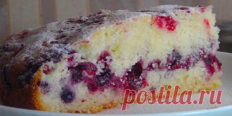 Обалденно вкусный сметанный пирог с ягодами Очень воздушный и нежный! Такой пирог выручит в любой ситуации очень быстрый и вкусный