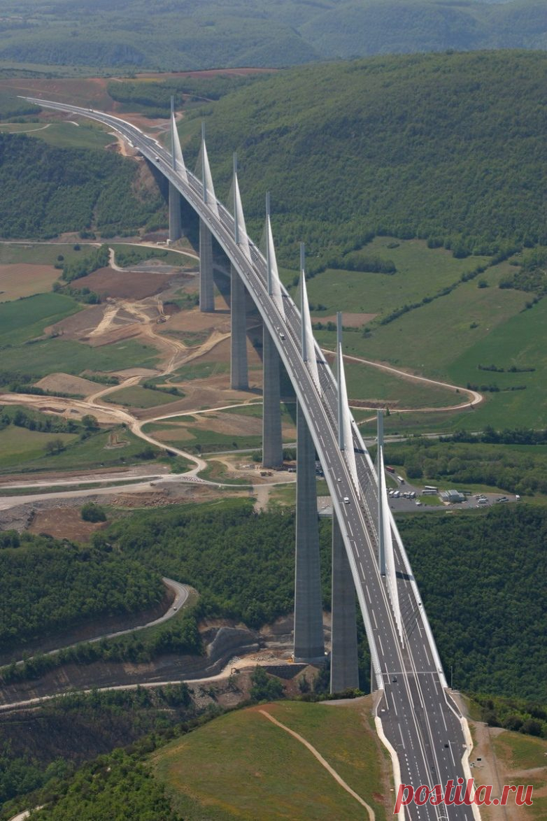 Франция, Мийо: самый высокий мост в мире / Туристический спутник