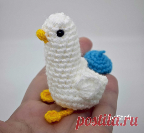 PDF Чайка крючком. FREE crochet pattern; Аmigurumi bird patterns. Амигуруми схемы и описания на русском. Вязаные игрушки и поделки своими руками #amimore - птица, птенец, птенчик, маленькая птичка в берете.