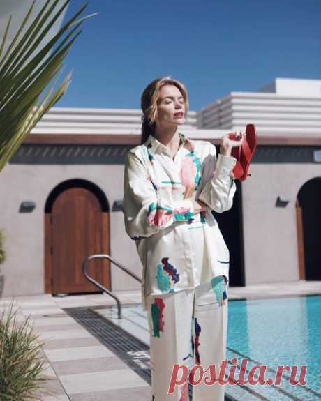 Лимитированная коллекция H&amp;M Studio Весна/Лето 2020 была представлена в среду в Лос-Анджелесе с видом на мерцающие огни города и океан. Популярный блогер, телеведущая и актриса Валерия Дергилева уже познакомилась с эксклюзивными моделями раньше всех. Скорее смотрите профиль Леры в Instagram (instagram.com/valeria_dergileva) и получайте еще больше вдохновения! 📸✨ Коллекция H&amp;M Studio Весна/Лето 2020 появится в продаже в избранных магазинах и на hm.com по всему миру с 20 февраля. В…