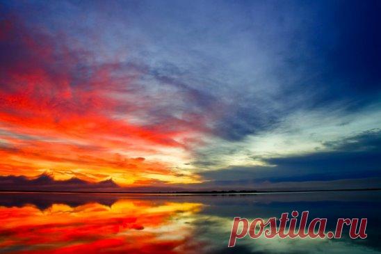 Рассвет близ камчатского поселка Оссора. Снимок сделала Анастасия Рубан nat-geo.ru/photo/user/308104.
С добрым утром!