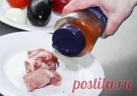 Ароматный свиной шашлычок с овощами. Лучшее блюдо на природе