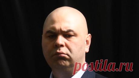 Внебрачного сына Жириновского выгоняют из коттеджа политика. Внебрачного сына Владимира Жириновского Олега Эйдельштейна выселяют из коттеджа отца в подмосковной деревне Дарьино. Об этом сообщает Telegram-канал Mash. По данным издания, исполнить решение суда должны приставы, которые могут прийти в ...