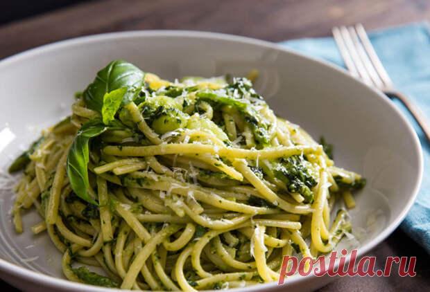 Макароны надоели: 8 соусов, которые все исправят
Многие едят макароны настолько часто, что иногда уже смотреть на них не могут. Но соусов, которые решат эту проблему, гораздо больше, чем может показаться. Приготовление многих из них занимает считанные минуты. Рецепты быстрых соусов настолько простые, что приготовить их можно буквально с закрытыми глазами. Фетучини Альфредо Ингредиенты на 4 порции: 1 ст.л. оливкового масла 4 […]
Читай дальше на сайте. Жми подробнее ➡