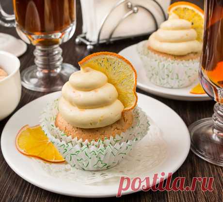Арахисовые капкейки с медово-апельсиновым кремом на Вкусном Блоге Я люблю масляный крем в тортах. До сих пор моим любимым вариантом был итальянский сливочный крем (про технологию приготовления и виды масляного крема у меня есть отдельная статья, про итальянский там тоже есть, если что). Но после более близкого знакомства с масляным кремом на заварной основе, фаворит поменялся 🙂 Этот…