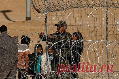 В США захотели усилить полномочия властей по пресечению нелегальной миграции. В сенате США захотели усилить полномочия властей по пресечению нелегальной миграции. Об этом со ссылкой на источники сообщает телеканал CNN. Отмечается, что в ближайшие дни в американский сенат могут внести законопроект, который позволит ограничить пересечение нелегалами южной границы.