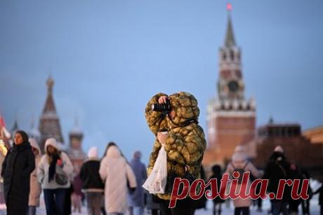 Туристы из стран Ближнего Востока массово устремились в Россию. Большую часть турпотока в Россию зимой 2023 года составили гости из стран Ближнего Востока. Уточняется, что на туристов из ОАЭ, Саудовской Аравии, Турции, Кувейта и Омана приходится 38 процентов от всех выполненных бронирований. При этом в 2022 году эта цифра была ниже — 23 процента.