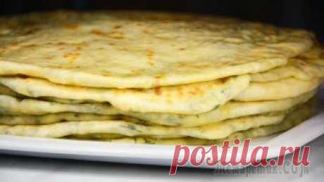 Эти лепёшки покоряют с первого кусочка! Сразу готовьте побольше! Предлагаю приготовить лепешки с сыром и зеленью, жареные на сухой сковороде. Это простое, вкусное и лёгкое в приготовлении блюдо, которое придётся по вкусу всей семье. Такие лепешки станут отличным за...