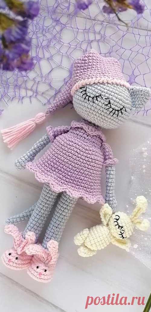 PDF Кошечка Соня крючком. FREE crochet pattern; Аmigurumi animal patterns. Амигуруми схемы и описания на русском. Вязаные игрушки и поделки своими руками #amimore - котик, кот, кошечка в наряде для сна, кошка, котенок.