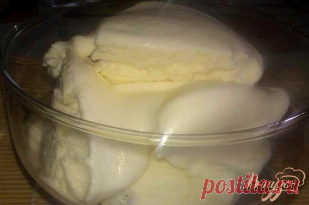 Домашний пломбир - пошаговый рецепт с фото Тот самый, знакомый вкус детства мне удалось воспроизвести в данном рецепте, который я раздобыла на просторах всемирной паутины. Домашний пломбир получается просто потрясающим. Причем, самое главное, чего мне хотелось добиться - это полное отсутствие малейших признаков кристалликов льда. И у меня это получилось – нежное, плотное мороженое с тонким ванильным ароматом. В оригинале значилось, что сахара нужно брать 110 граммов, но я ...