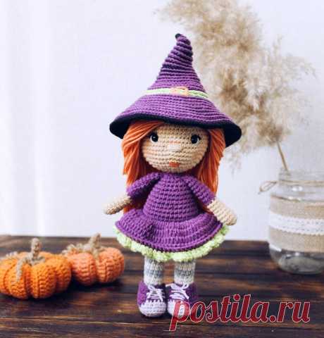 PDF Ведьмочка крючком. FREE crochet pattern; Аmigurumi doll patterns. Амигуруми схемы и описания на русском. Вязаные игрушки и поделки своими руками #amimore - кукла, куколка, девочка, шляпа ведьмы, ведьмочка, Хэллоуин.