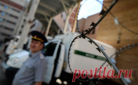 Володин призвал отозвать проект о праве осужденных быть учителями. Идея разрешить осужденным за тяжкие преступления работать учителями приведет к ошибкам, «которые могут больно ударить по детям», предупредил Володин. Один из четырех авторов проекта, вице-спикер Толстой, отозвал свою подпись