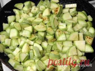 25 рецептов с кабачками:
1. Кабачковые рулетики