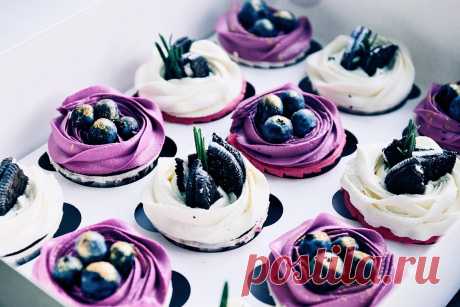 Подборка классных капкейков для прилива вдохновения! 😍
А сделать шапочки поможет пресс «Мастер кулинар», в комплектацию которого входят 16 разнообразных насадок! Заказывайте на Теледиректе~