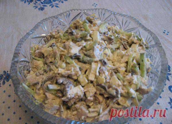 Салат з курки, грибів і огірків. Кулінарний рецепт.