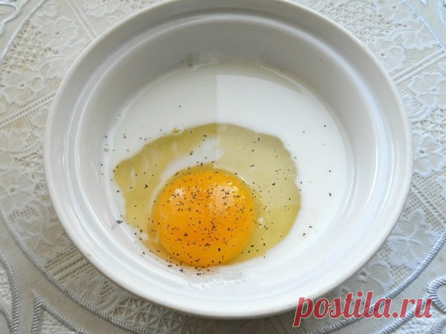 Кабачки, запеченные с помидорами и сыром.
Кабачки, запеченные с помидорами и сыром, - очень лёгкое, полезное блюдо. Из сочных, спелых овощей оно получается изумительно вкусным. Расход продуктов дан для небольшой порции. Попробуйте обязательно!
Для приготовления кабачков, запеченных с помидорами и сыром, понадобится:
помидоры - 1-2 шт.;
кабачок - 200-250 г;
перец болгарский сладкий - 1 шт.;
сметана - 20 г;
молоко - 2,5 ст. л.;
яйцо - 1 шт.;
сыр твердый - 25-30 г;
специи, пе...