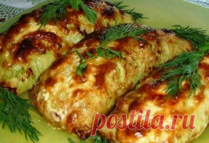 Кабачковый рулет с сосисками