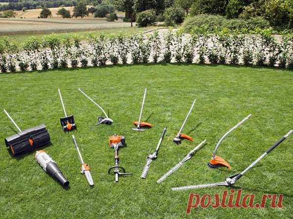 Комбисистема Stihl — уникальное устройство, позволяющее проводить подрезку крон деревьев, подметание приусадебной площади и любые другие работы, задействовав всего один инструмент. 

Комбисистема ШтильВ систему входит комбидвигатель Stihl и сменные инструменты разного типа;
Мотор спроектирован так, чтобы справляться с длительными интенсивными нагрузками;
Комбиинструмент Stihl любого типа — секатор, воздуходувка, почвенная фреза или, предположим, коса, идеально совместим с двигателем.