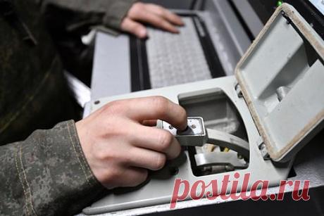 В Ростове-на-Дону назвали последствия падения обломков сбитой ПВО цели. Губернатор Ростовской области Василий Голубев сообщил в личном блоге, что ПВО успешно поразила воздушную цель. Однако обломки от нее упали в Ростове и повредили имущество, добавил он. Голубев отметил, что сообщений о пострадавших после падения обломков нет, и призвал жителей сохранять спокойствие.