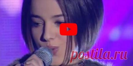 Она всегда будет Лолитой. Alizee — Moi Lolita (Я… Лолита) 
Alizee (Ализе Жакоте) родилась в 1984г. Псевдоним — Лили. Симпатичная, а лучше сказать — красивая французская танцовщица и певица, она протеже Милен Фармер — известной также французской певицы. (слов…