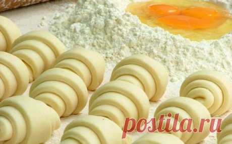 РЕЦЕПТЫ И СОВЕТЫ ХОЗЯЙКАМ: Вот как приготовить самое нежное тесто для рогаликов и пирожков. Искать идеальный рецепт пришлось долго