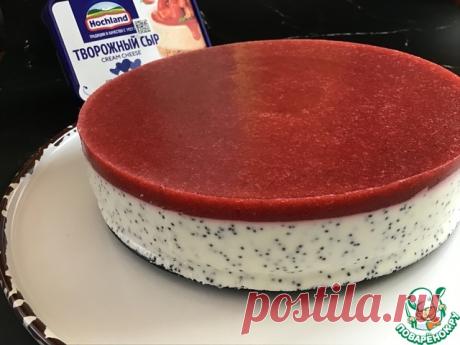 Торт с ягодным желе. Хочу поделиться рецептом очень вкусного торта: шоколадный корж, пропитанный ликером, нежный сливочно-маковый крем с тонким ароматом лимона и ягодное желе. Сейчас, в преддверии зимы, свежие ягоды можно достать только по баснословным ценам, а замороженные - очень даже доступны. Для приготовления желе я использовала замороженное малиновое пюре, но можно и другие ягоды. Угощайтесь!