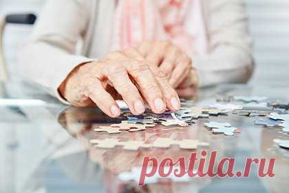 Малышева перечислила снижающие риск деменции привычки. Терапевт Елена Малышева и кардиолог Герман Гандельман перечислили привычки, которые снижают риск деменции. В эфире «Жить здорово!» на Первом канале они рассказали, что правильное питание, регулярная физическая нагрузка, социальная и умственная активность снижают вероятность возникновения заболевания на 90 процентов.