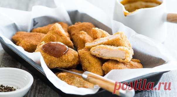 Наггетсы куриные с кисло-сладким соусом 

Блюдо под названием «наггетсы» - кусочки куриного филе в золотистой панировке – тоже классика, но ресторанов совсем другого уровня. Наггетсы очень нравятся детям, но нет никакой причины, чтобы не приготовить их на домашней кухне. Дети будут в восторге, да и взрослые не останутся равнодушными! 

Время подготовки: 30 мин. 
Показать полностью…