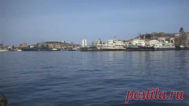 Моряки с судна "Айсберг", на котором вспыхнул пожар, не пострадали