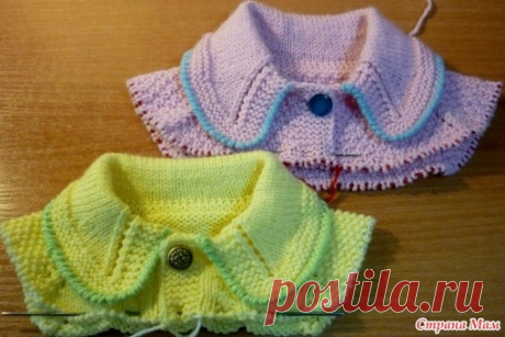 Вяжем отложной воротничок
Расчёт и набор:
мерите ош + на св. облегание. Считаете сколько петель надо набрать на горловину.
Например, 25 см умножаю на 2,5 п. в 1 см = 62 петли.
Далее закладываю на убавки 28 петель. 62+28 = 90 петель надо набрать. При чём сразу набираю 88 и +2 петли делаю по одной прибавке по краям в первом ряду - это для закругления краёв. Позже в процессе вязания 28 петель убавляются и на горловине остаются 62 петли первоначального расчёта.
Воротник с ды...