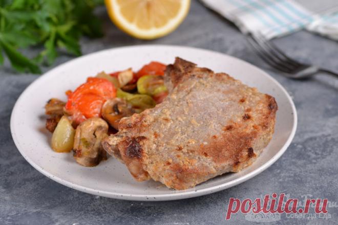 Свиная котлета на кости в маринаде из хрена.

Потрясающе ароматные свиные котлеты на косточке в маринаде из столового хрена, острой горчицы, растительного масла, лимонного сока с добавлением молотого кориандра и черного перца. Мясо в ароматном маринаде выдерживаем 2 часа, а затем запекаем в духовке. Свинина получается очень сочной и вкусной.