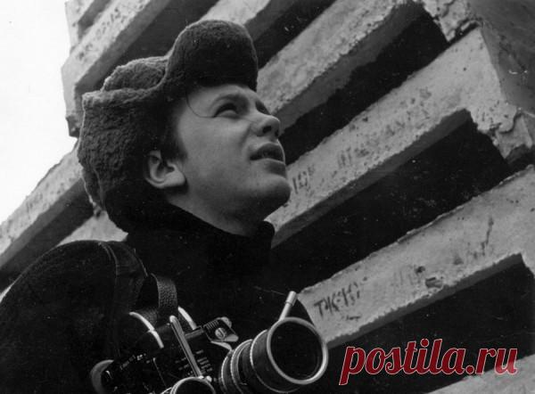 Режиссер «Ассы» и «Анны Карениной»: каким был Сергей Соловьев. 13 декабря на 78 году жизни умер режиссер, сценарист, педагог Сергей Соловьев. Какую жизнь прожил создатель культовых картин «Асса», «Сто лет после детства» — в материале РБК