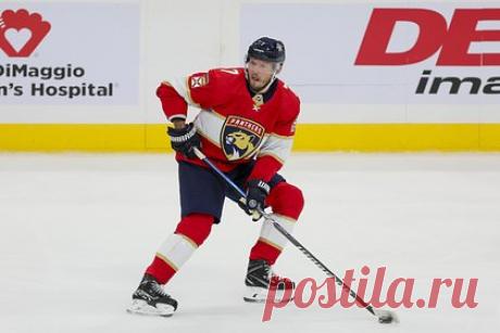 Дубль и передача российского игрока помогли «Флориде» разгромить «Нэшвилл» в НХЛ. «Флорида Пантерс» на своей арене разгромила «Нэшвилл Предаторс» в предсезонном матче НХЛ. Встреча завершилась со счетом 5:2. Победить хозяевам помог дубль и результативная передача российского защитника Дмитрия Куликова. Помимо него, у «Флориды» отличились Кевин Стенлунд, Сэм Беннетт и Нико Миккола.