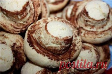 Печенье "Шампиньоны" - Подружки
                                             - 8 июля
                                             - 43644723255 - Медиаплатформа МирТесен Для Вас рецепт печенья с интересным названием "шампиньоны". На самом деле, как видите на фото - это печенье похожи на маленькие грибки. Как добиться такого эффекта узнаете, когда посмотрите фото к рецепту. Ингредиенты: - яйца - 2 шт. - сода - 1 ч. л. - сливочное масло - 250 - 300 гр. (1 пачка) - - 8 июля ...