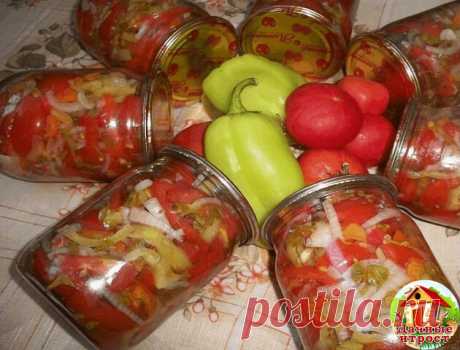 ЖЕЛЕЙНЫЙ САЛАТ 

Очень вкусный овощной салат в желе на зиму. В зимнюю стужу откроешь баночку... хрустящие овощи, а вместо рассола - вкуснющее желе...! А гости-то как довольны! 

Ингредиенты: 
Огурец (свежий) — 1 кг 
Помидор (бурый) — 1 кг 
Перец болгарский — 1 кг 
Лук репчатый (крупный) — 3-4 шт 
Петрушка (большой) — 1 пуч. 
Чеснок — 6 зуб. 
Перец черный (горошком) — 15-18 шт 
Вода (кипяченая) — 2 л 
Сахар (с горкой) — 6 ст. л. 
Соль (без горки) — 4 ст. л. 
Уксусная эссенц...